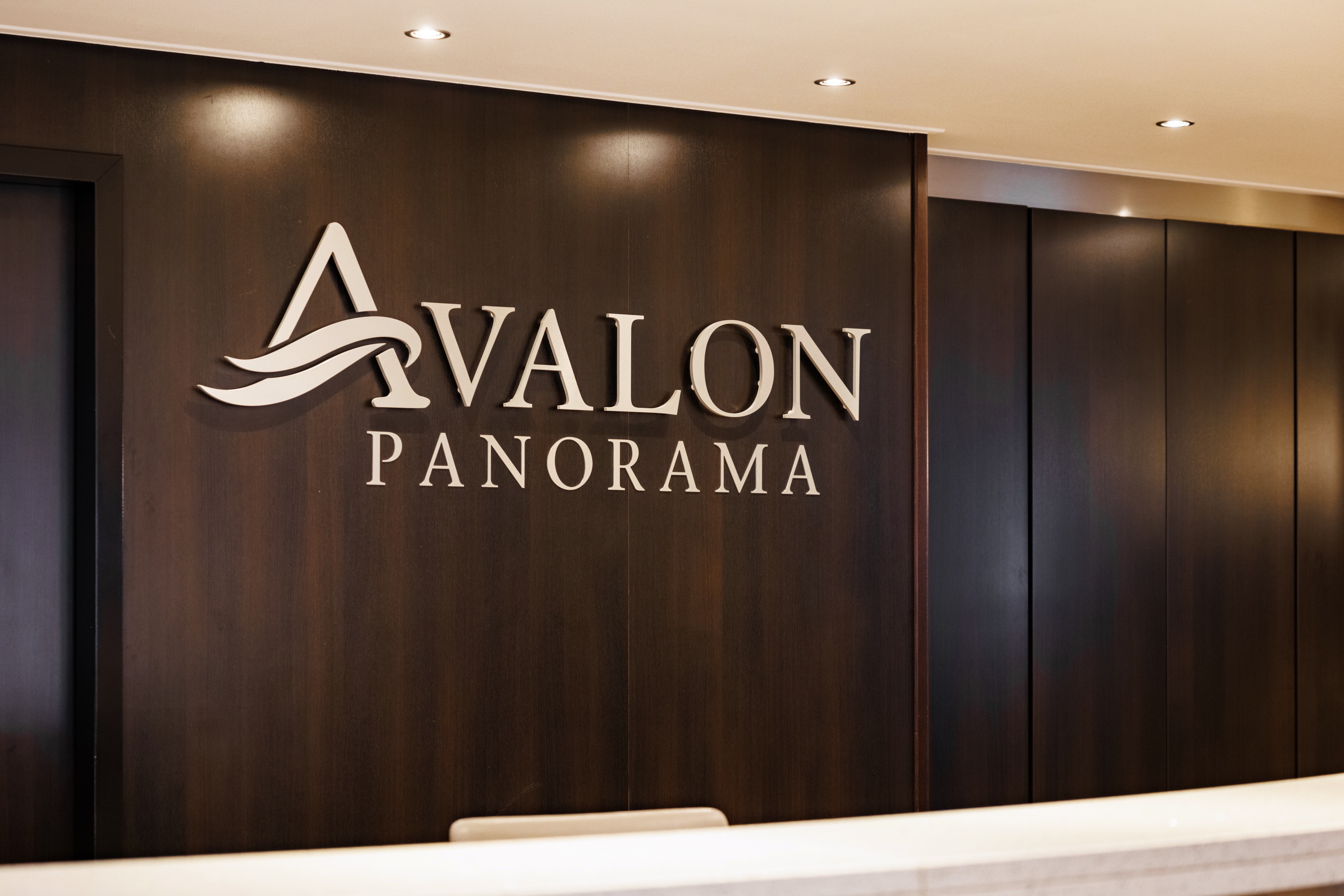 Avalon Panorama - Reception